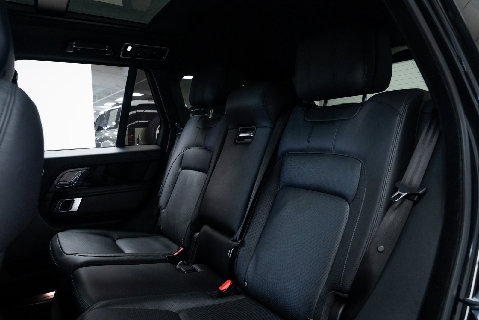 Used 2020 Land Rover Range Rover HSE image 20