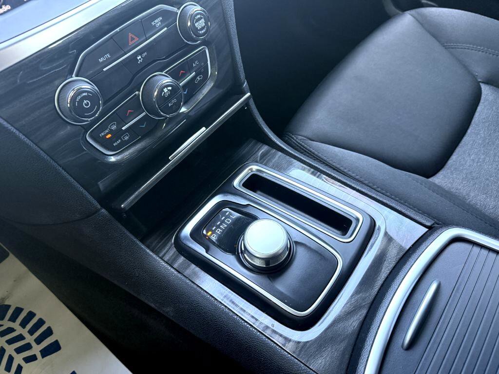 Used 2018 Chrysler 300 Touring w/ Sport Appearance Package image 20