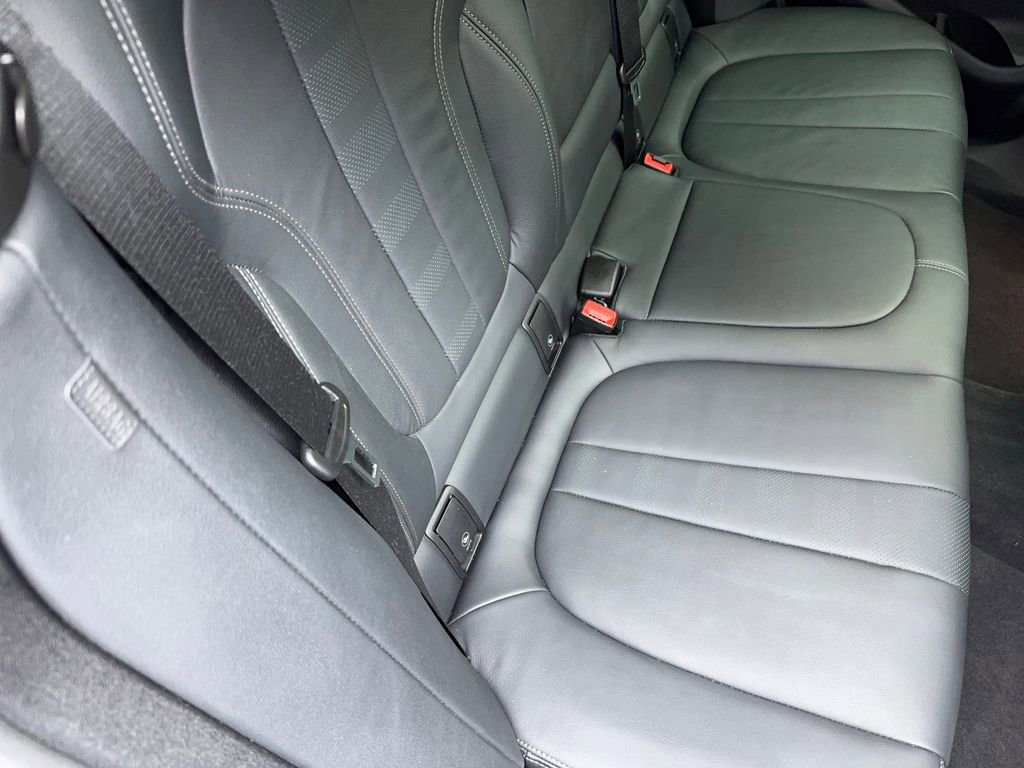 Used 2022 BMW X6 xDrive40i w/ M Sport Package image 50