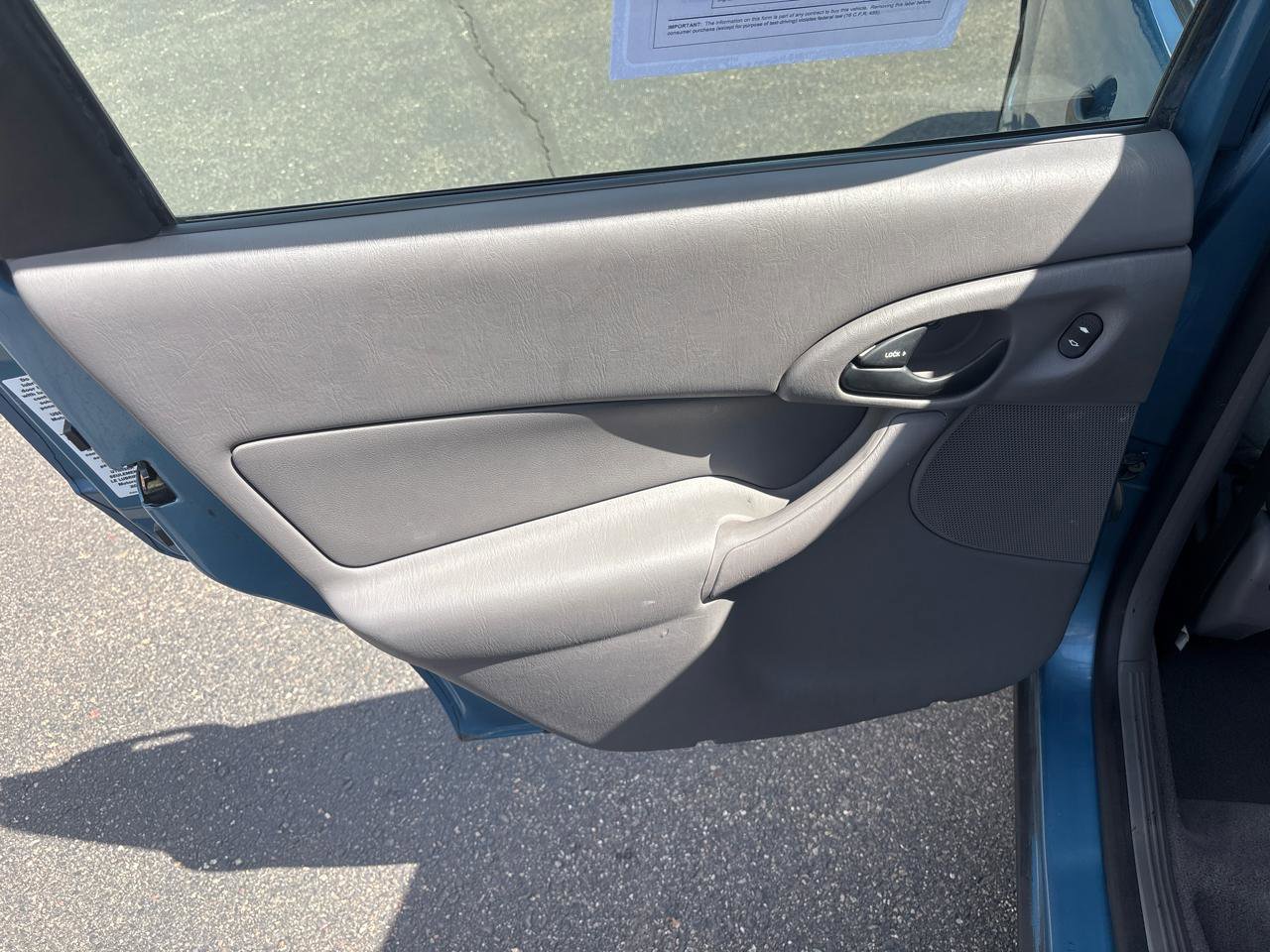 Used 2001 Ford Focus SE FWD image 18