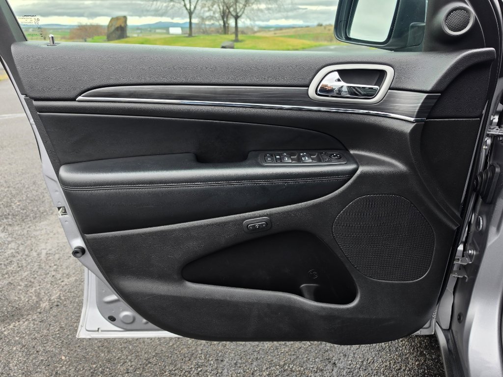 Used 2020 Jeep Grand Cherokee Limited w/ Luxury Group II image 11