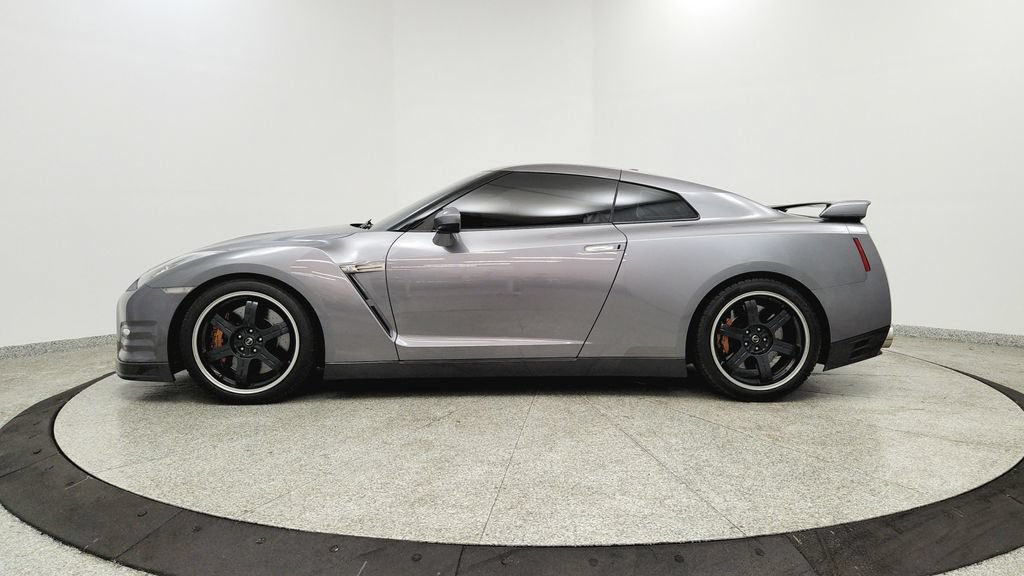 Used 2012 Nissan GT-R Black Edition AWD/4WD image 2