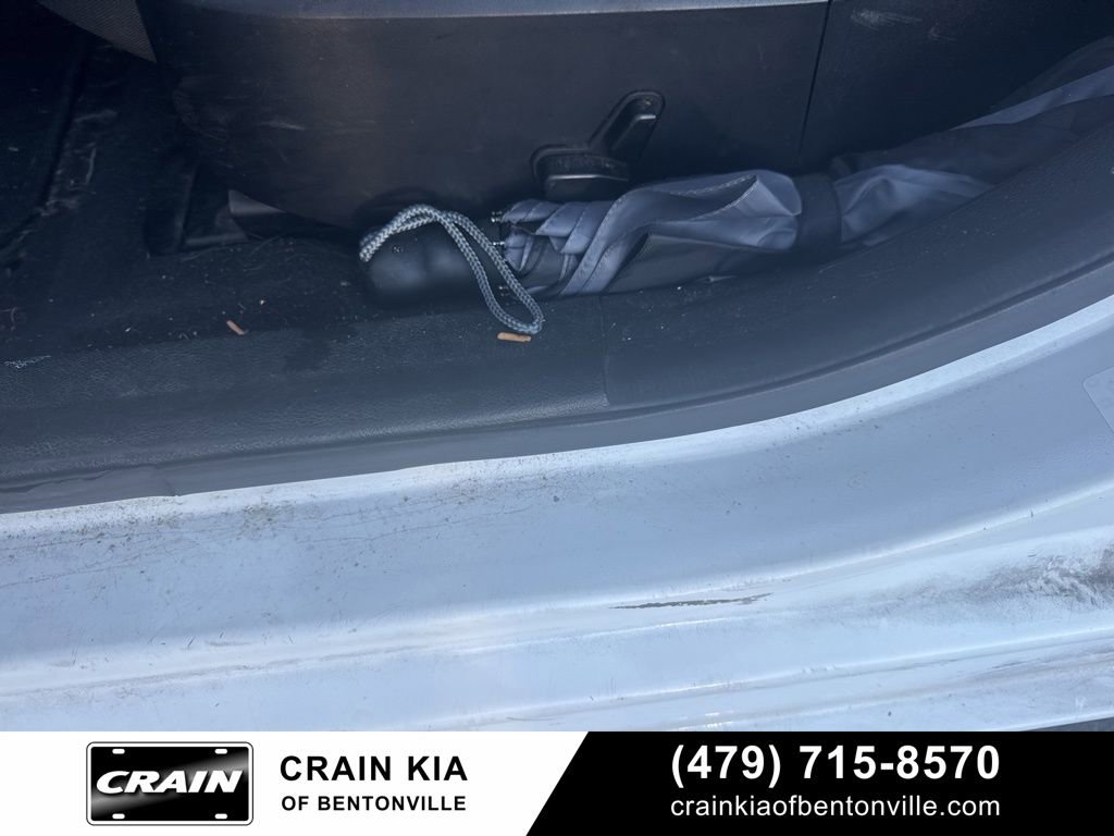 Used 2013 Chrysler 200 Touring FWD image 36