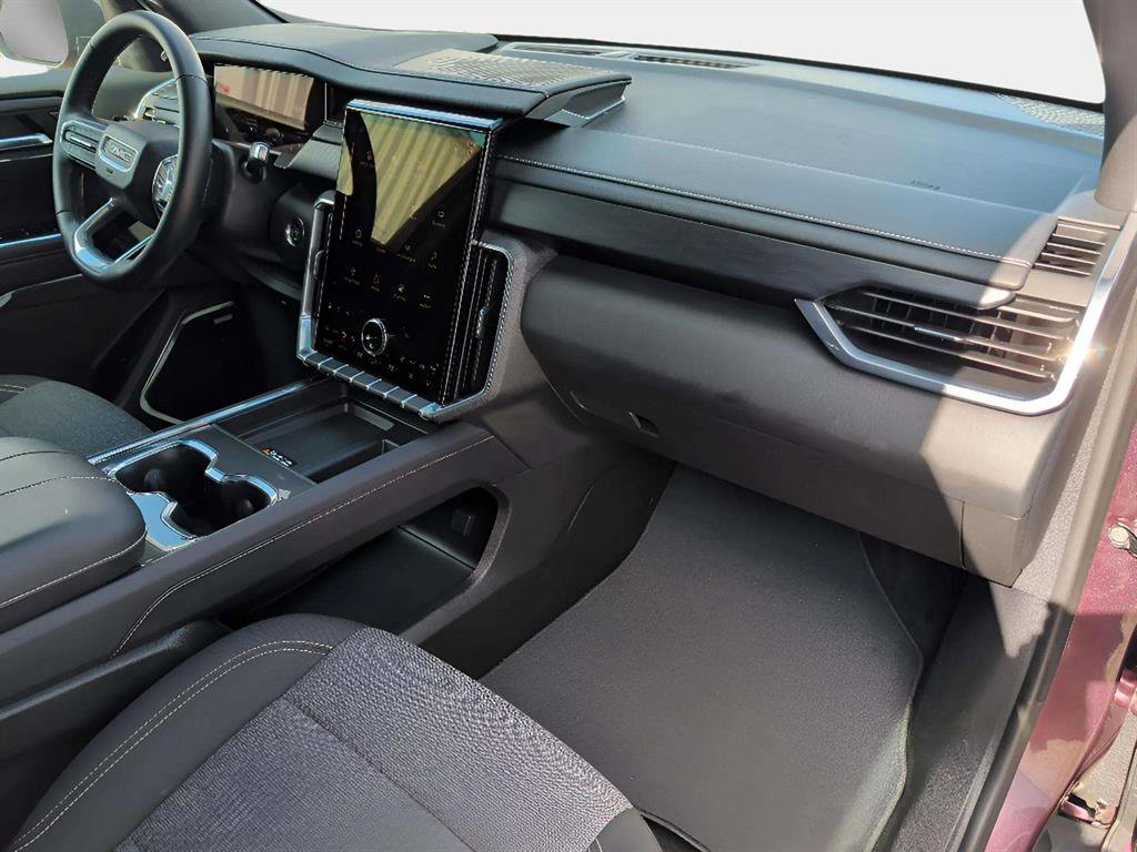 Used 2025 GMC Acadia Elevation image 21
