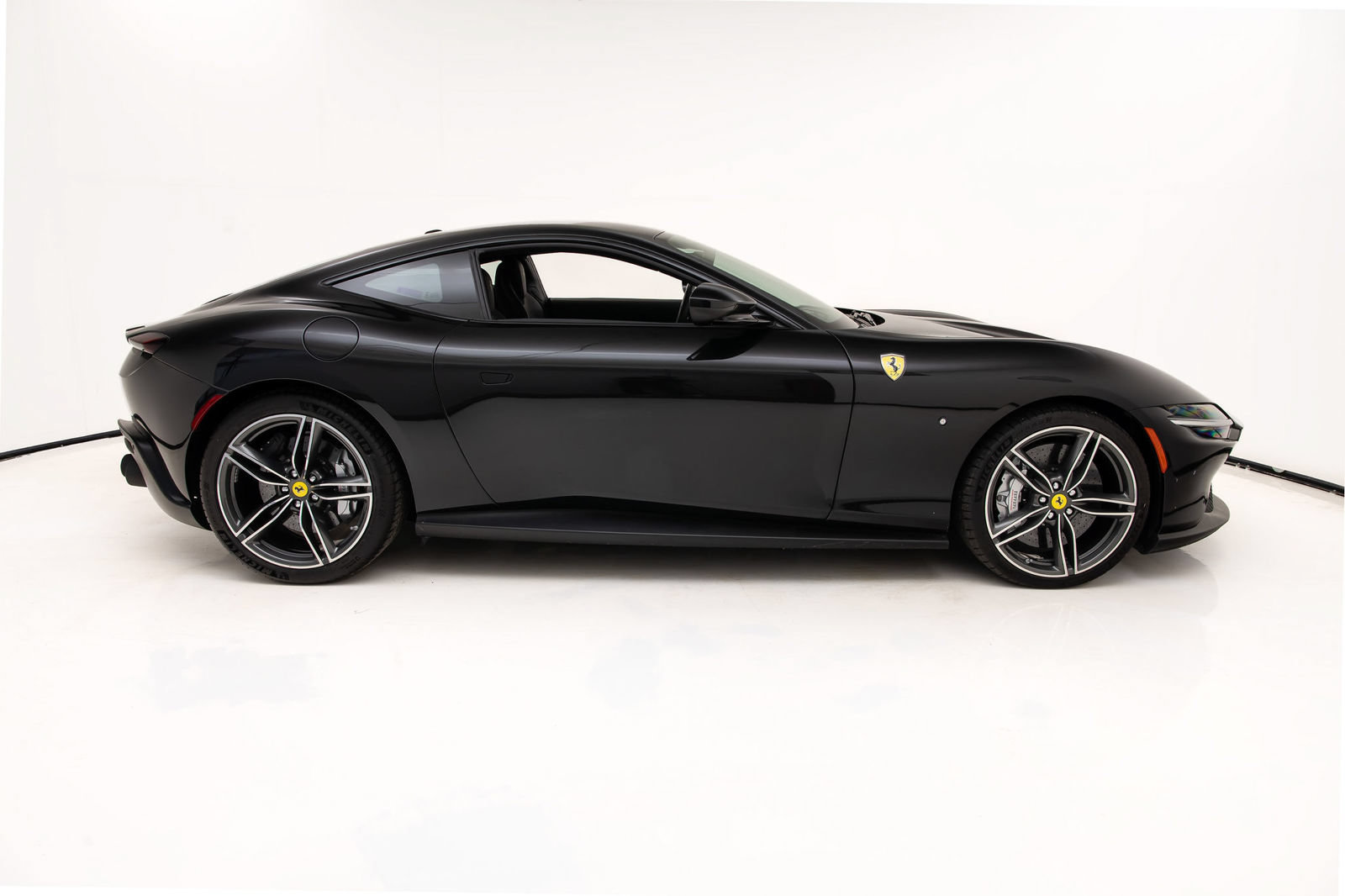 Certified 2022 Ferrari Roma RWD image 3