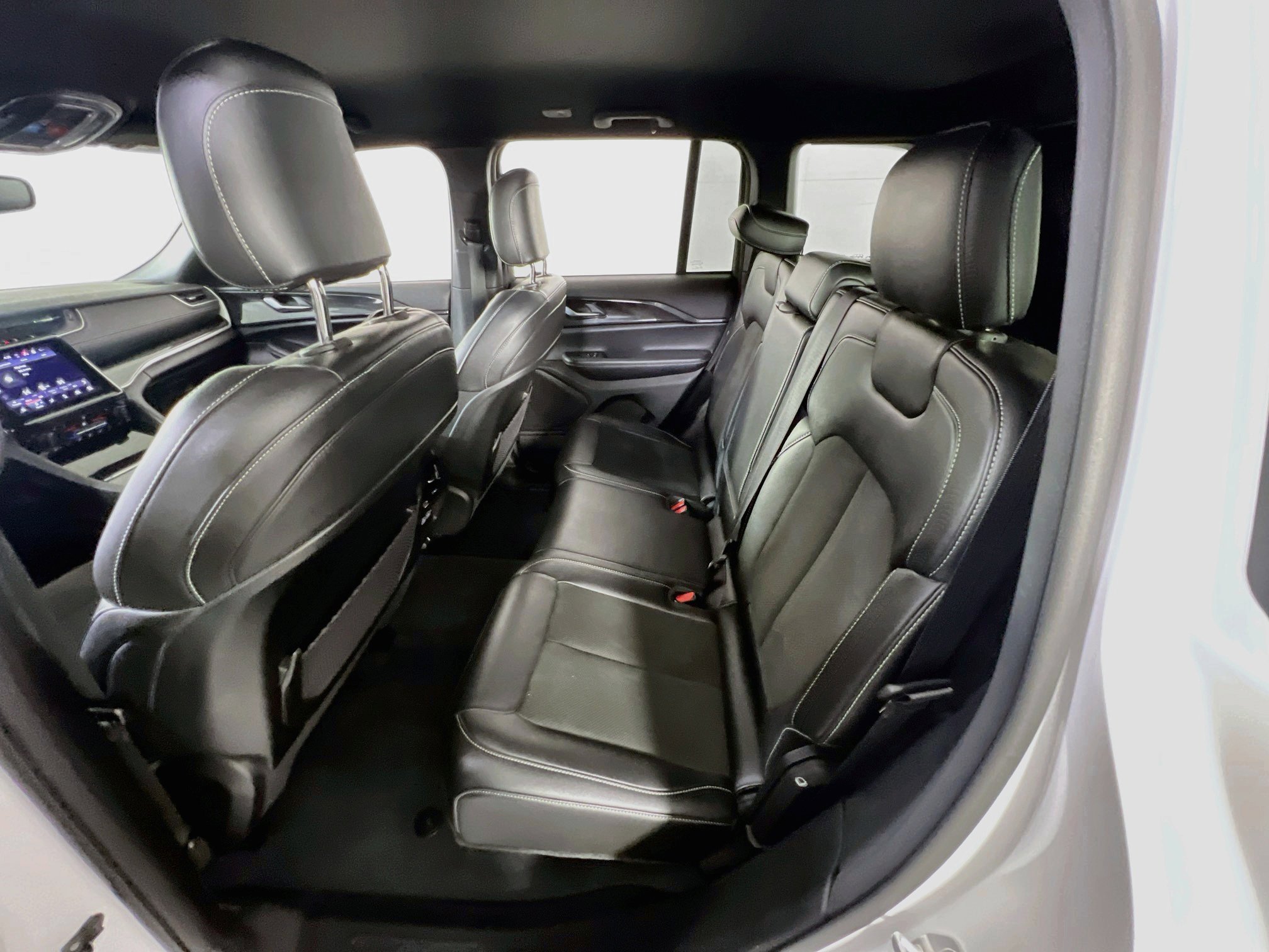 Used 2023 Jeep Grand Cherokee Altitude image 23