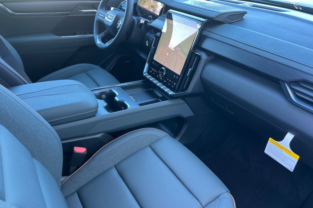 New 2026 GMC Acadia AT4 w/ Luxury Package image 14