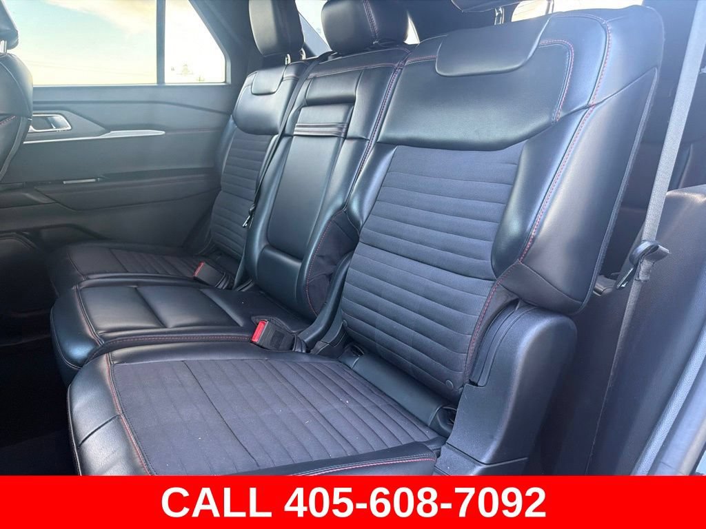 Used 2025 Ford Explorer ST-Line w/ ST-Line Street Pack AWD/4WD image 14