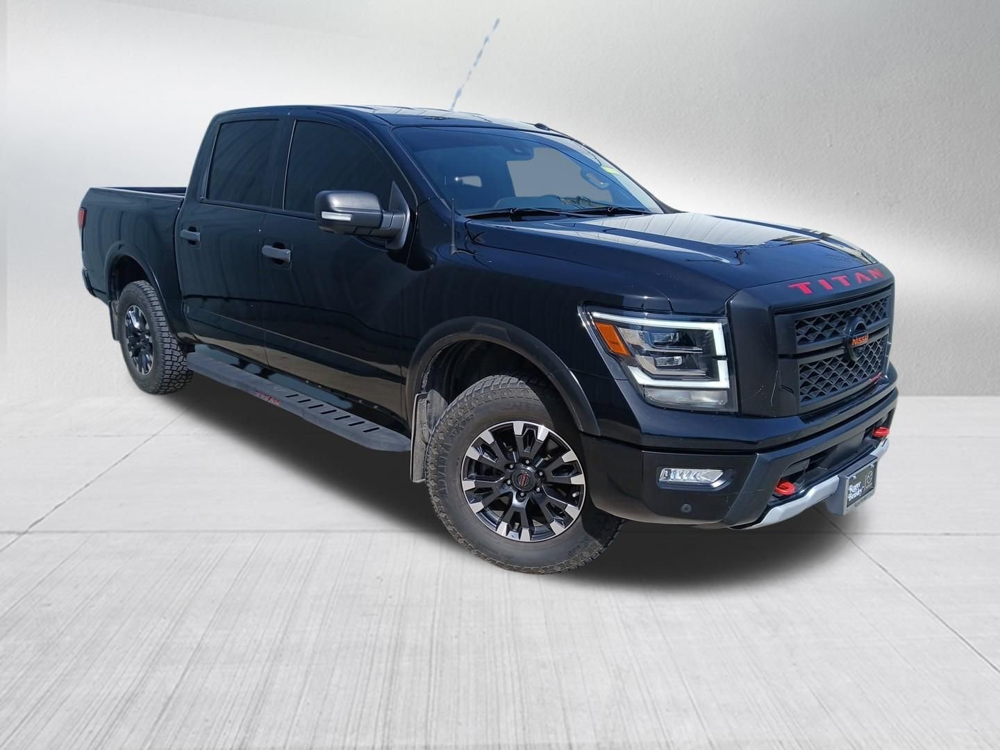 Used 2020 Nissan Titan PRO-4X w/ Pro-4x Convenience Package AWD/4WD image 2