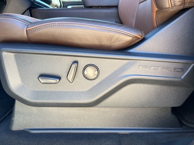 Used 2025 Ford Expedition King Ranch image 14