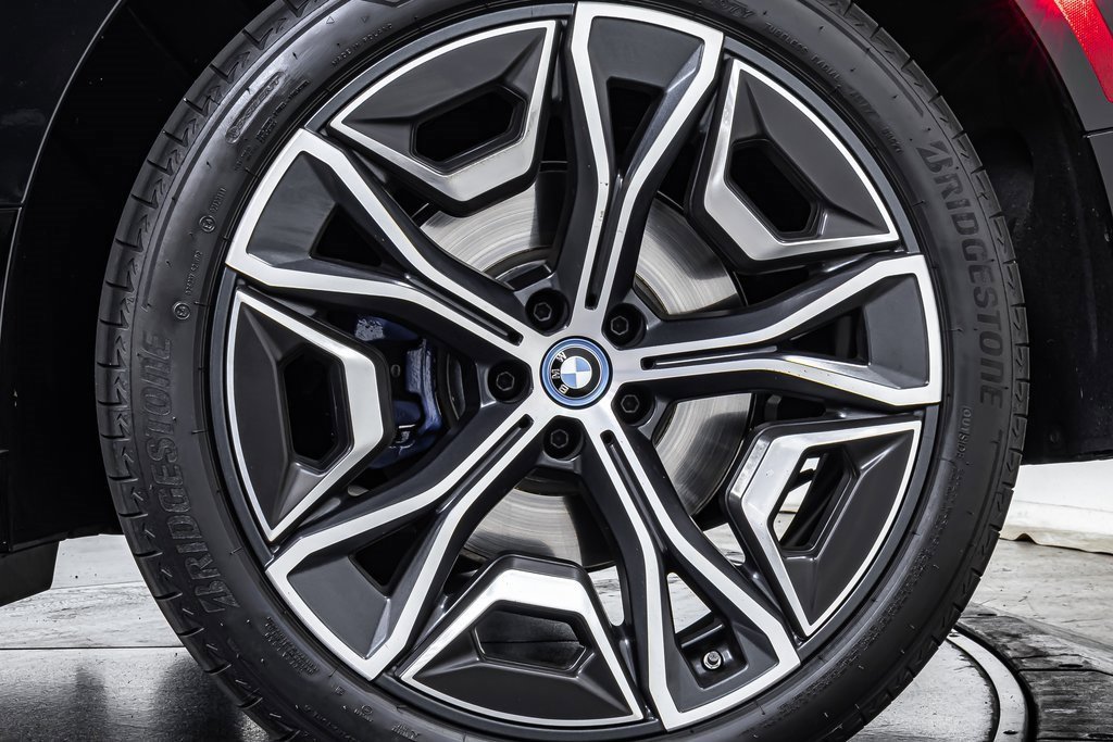 Used 2025 BMW iX xDrive50 image 25