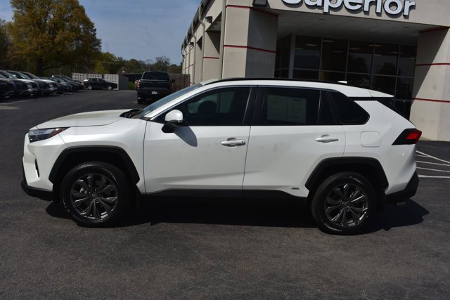 Used 2022 Toyota RAV4 XLE Premium image 9