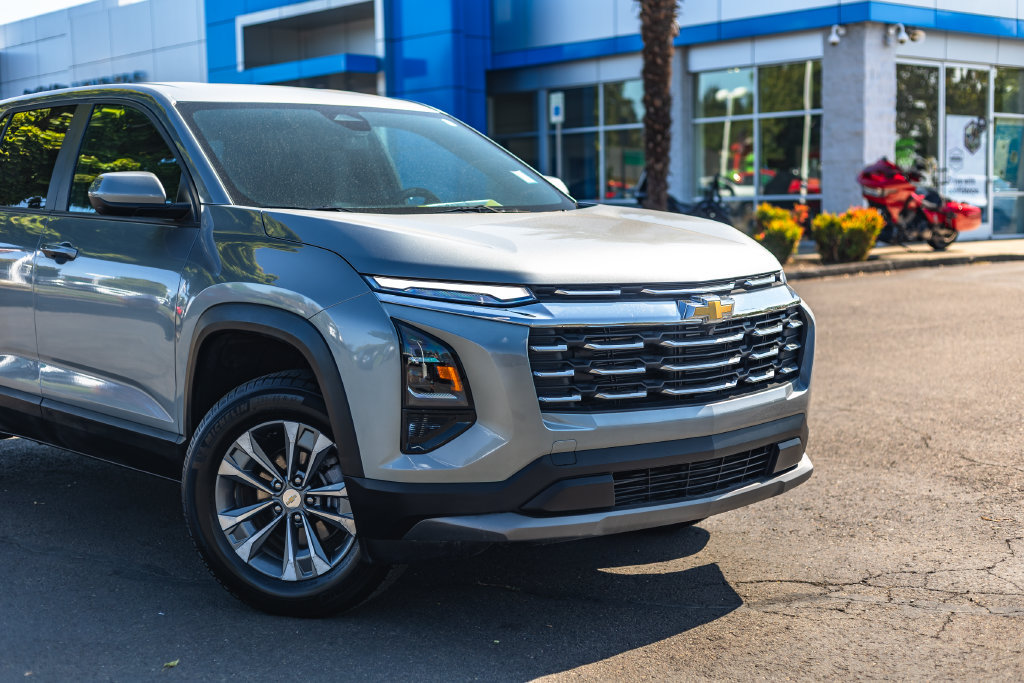 Used 2026 Chevrolet Equinox LT AWD/4WD image 3