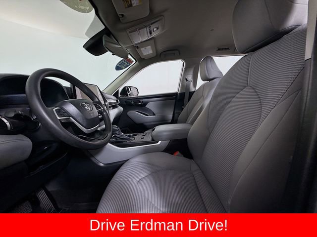 Used 2023 Toyota Highlander L image 6