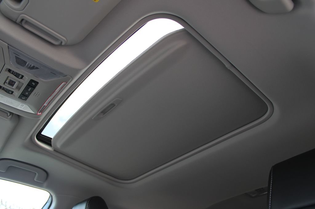 Used 2021 Toyota RAV4 XLE Premium AWD/4WD image 31