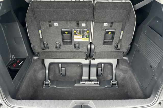 Used 2025 Toyota Sienna XLE image 18