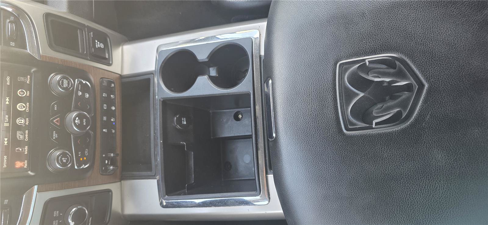 Used 2015 RAM 2500 Laramie w/ Black Appearance Group AWD/4WD image 18