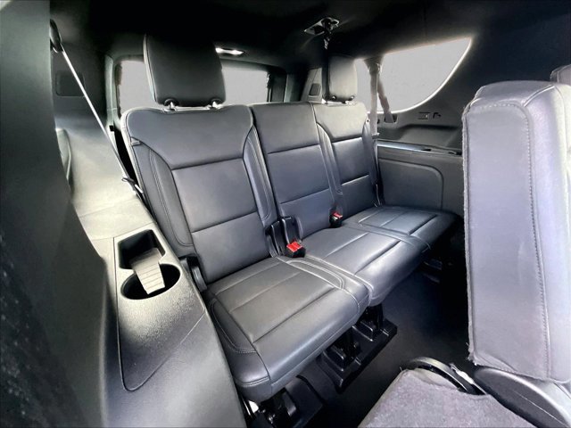 Used 2024 Chevrolet Suburban LT w/ Luxury Package RWD image 29