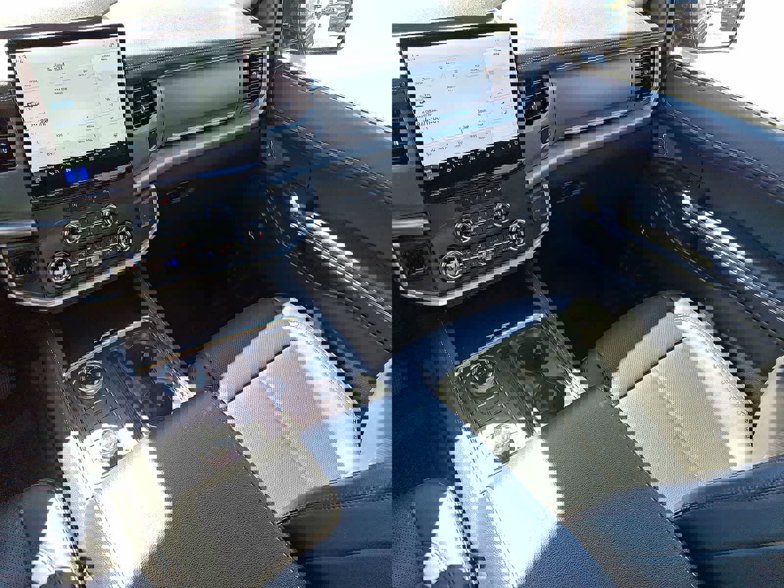 Used 2023 Ford Expedition XLT image 12