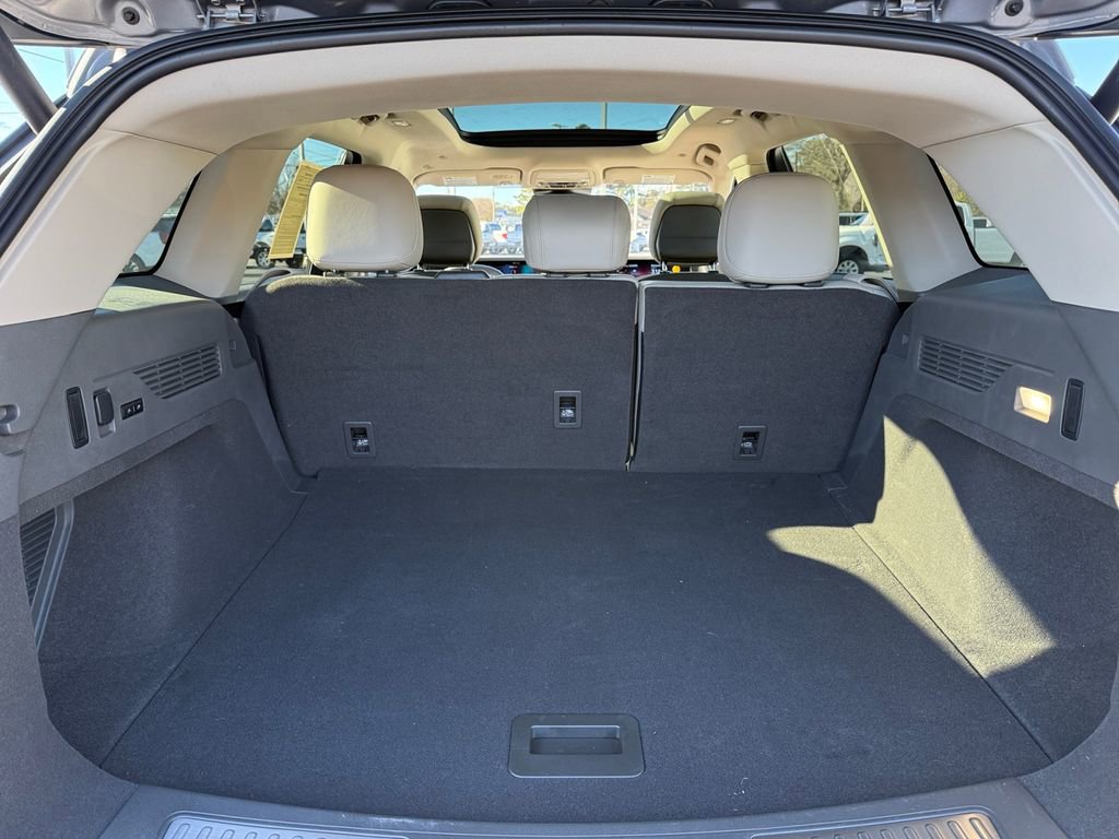 Used 2025 Lincoln Nautilus Premier w/ Equipment Group 102A image 16