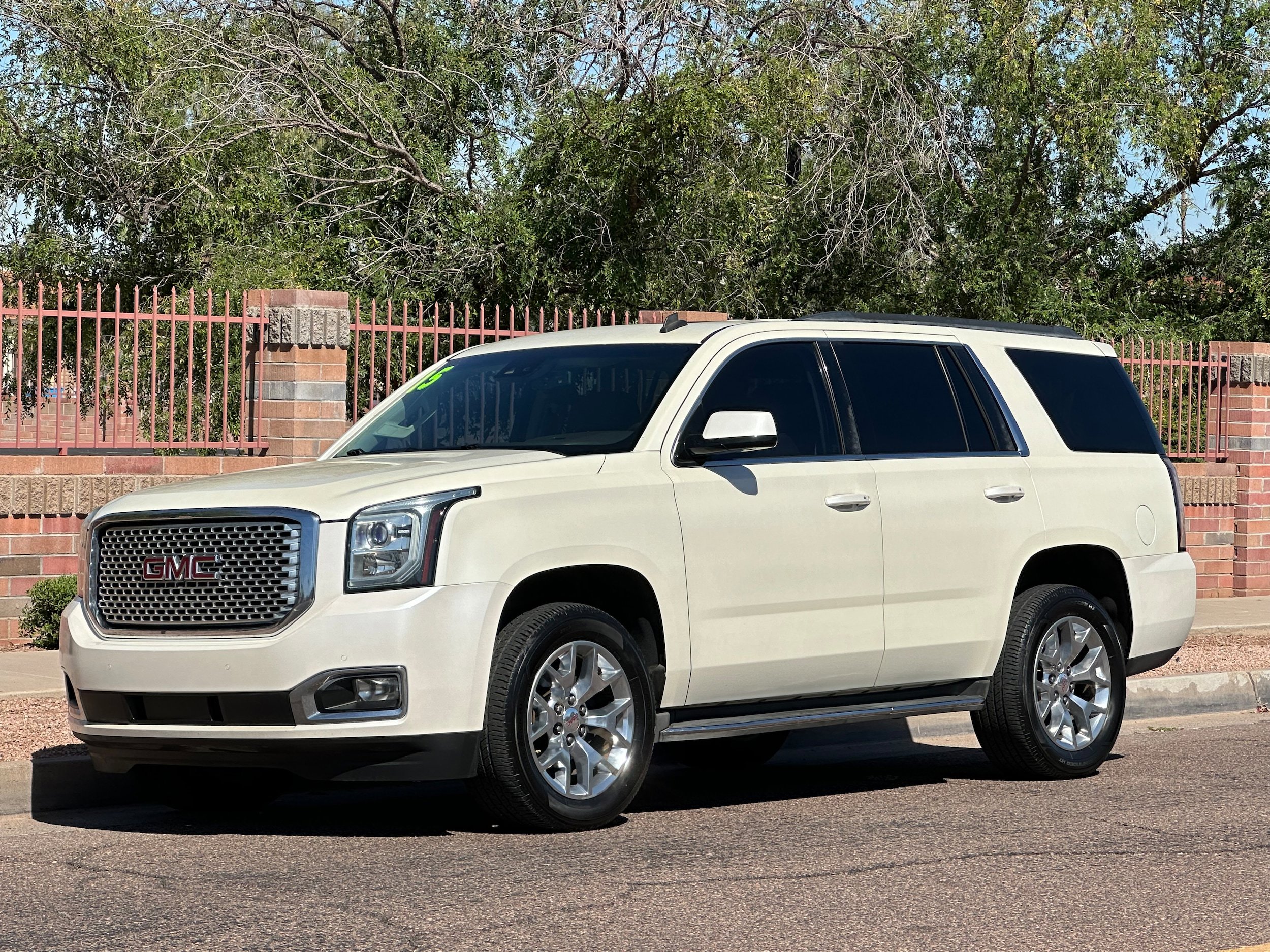 Used 2015 GMC Yukon SLT w/ Open Road Package AWD/4WD image 1
