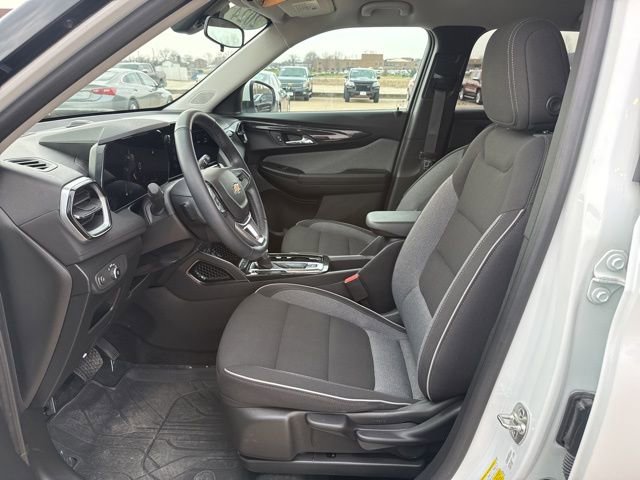 Used 2024 Chevrolet TrailBlazer LT w/ LT Cold Weather Package FWD image 12