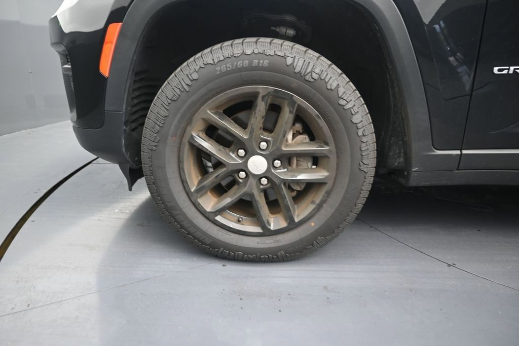 Used 2024 Jeep Grand Cherokee Laredo X w/ Luxury Tech Group I AWD/4WD image 9