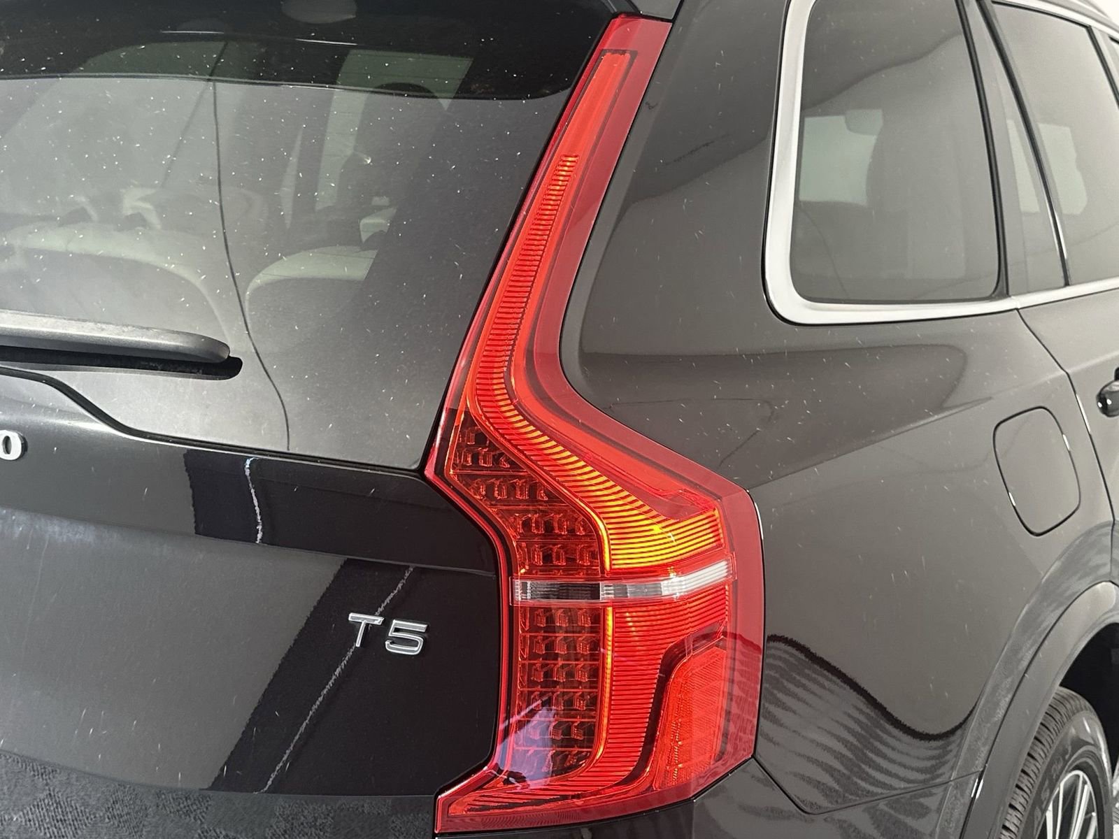 Used 2020 Volvo XC90 T5 Momentum w/ Protection Package Premier FWD image 26