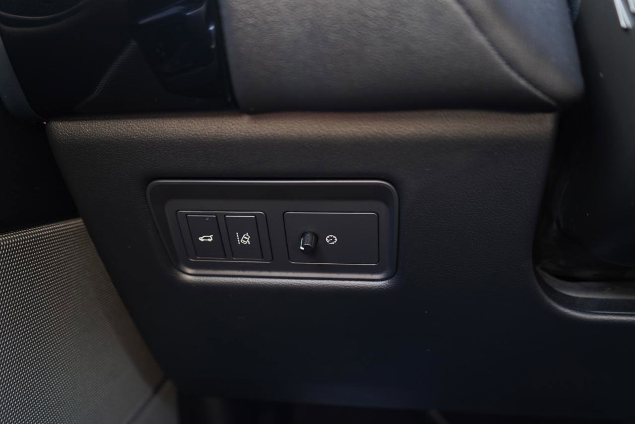 Used 2016 Land Rover Range Rover Sport HSE image 25