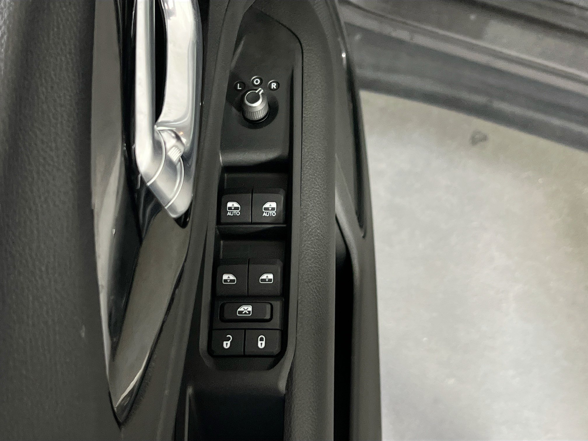 Used 2022 Jeep Compass Latitude w/ Convenience Group AWD/4WD image 17