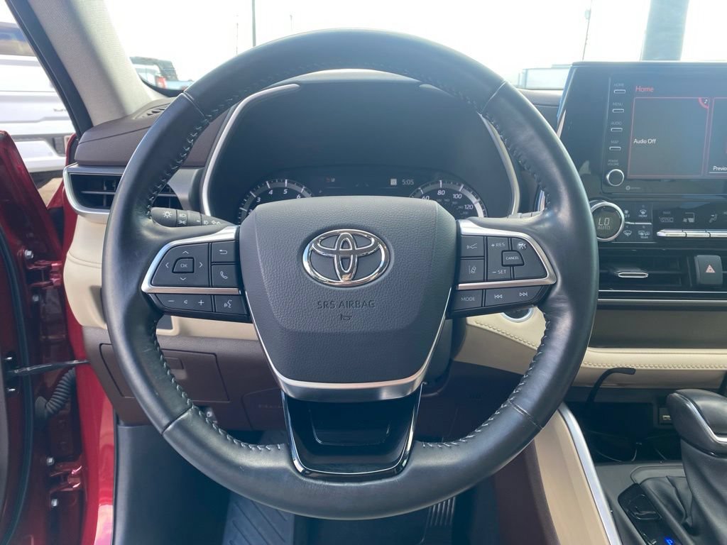 Used 2021 Toyota Highlander XLE FWD image 18