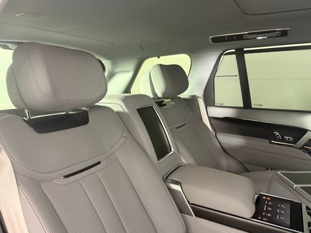 Used 2023 Land Rover Range Rover SV image 32