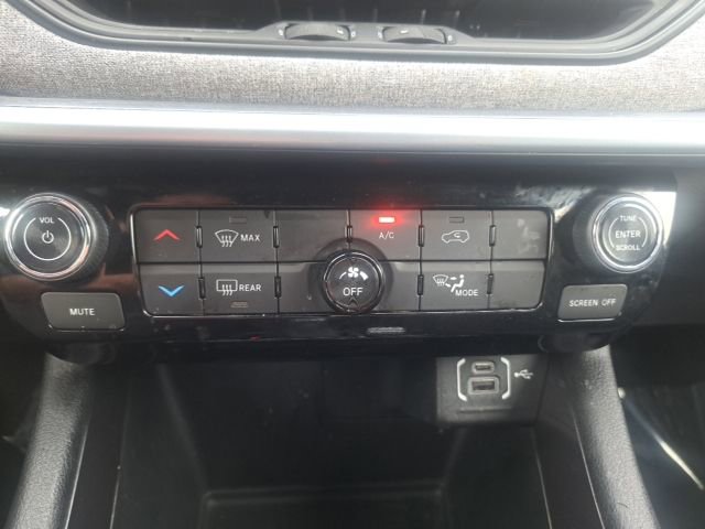 Used 2024 Jeep Compass Latitude image 17