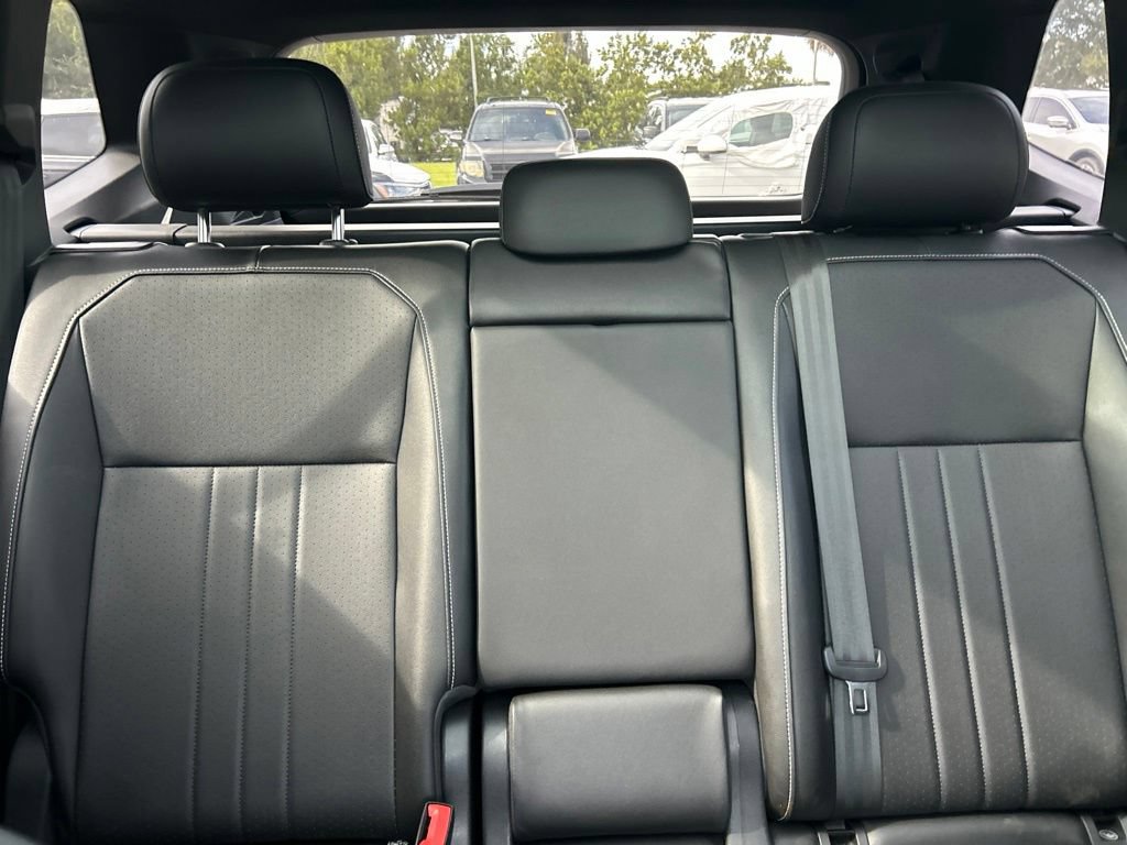Certified 2023 Volkswagen Tiguan SE R-Line FWD image 13