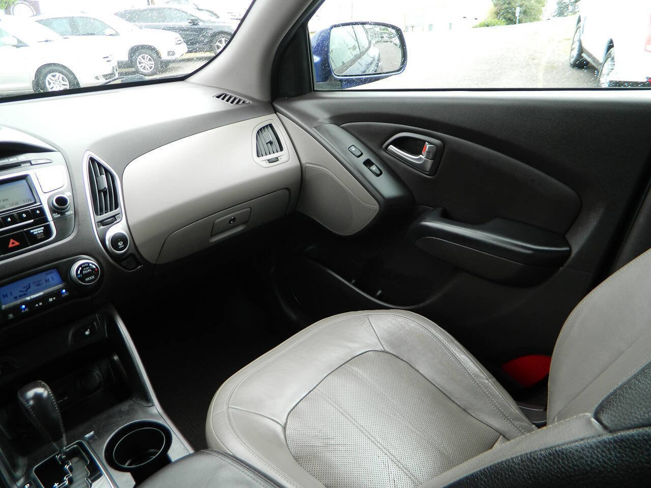 Used 2010 Hyundai Tucson Limited FWD image 17