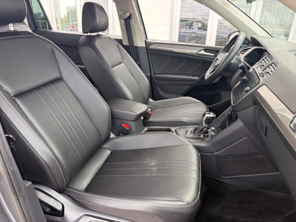 Certified 2023 Volkswagen Tiguan SE FWD image 25