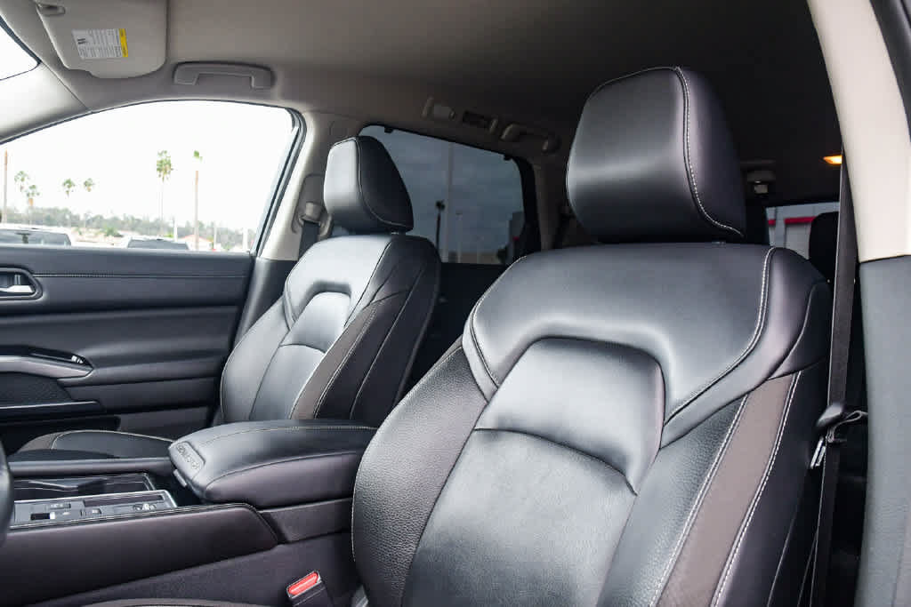 Used 2023 Nissan Pathfinder SL w/ Cargo Package FWD image 21