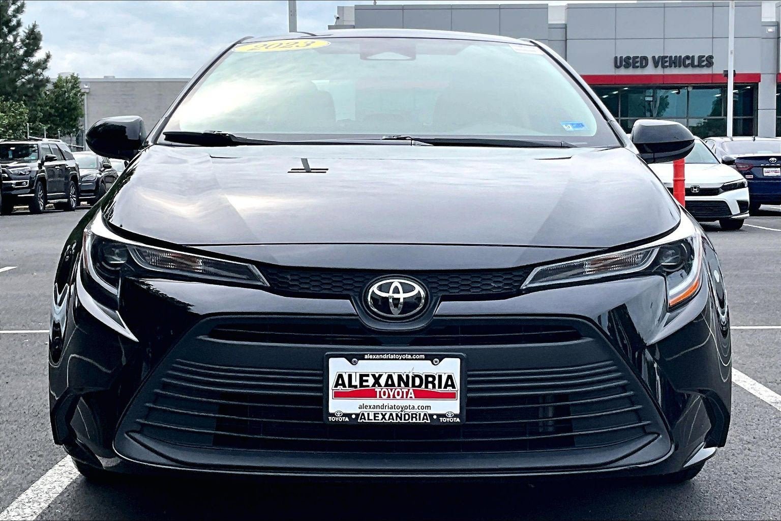 Used 2023 Toyota Corolla LE w/ Carpet Mat Package (TMS) FWD image 3