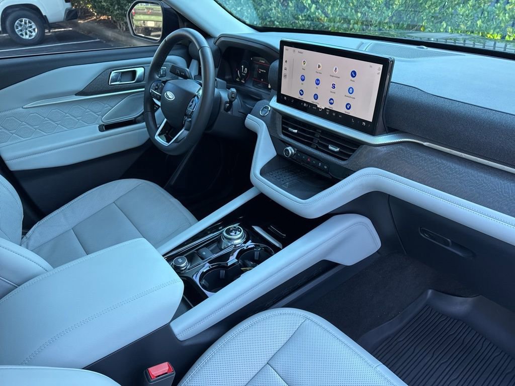 Used 2025 Ford Explorer Platinum w/ Ultimate Package image 22