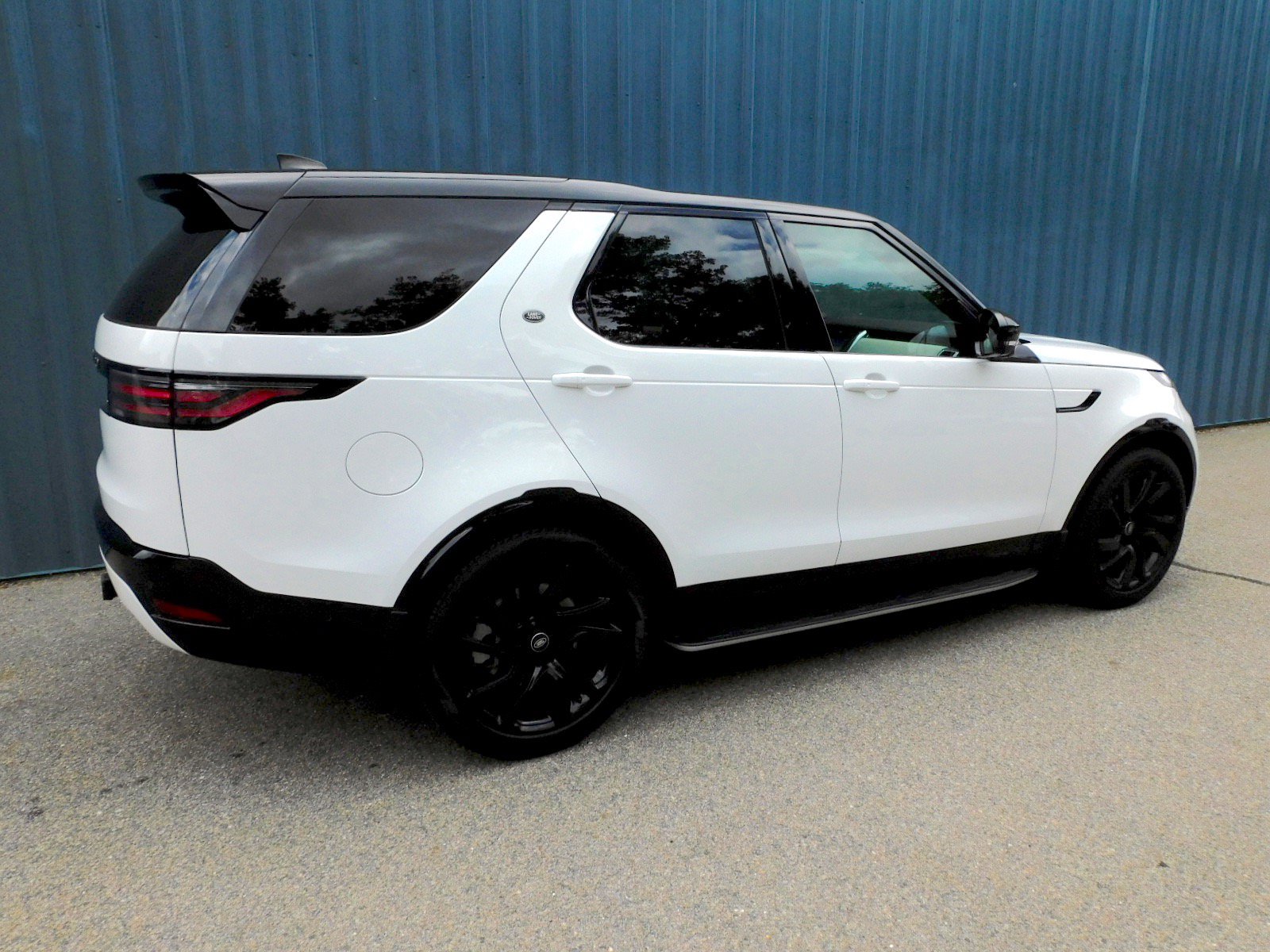 Used 2023 Land Rover Discovery S R-Dynamic AWD/4WD image 5