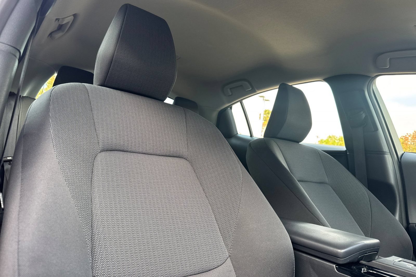 Certified 2025 Toyota Prius LE FWD image 20