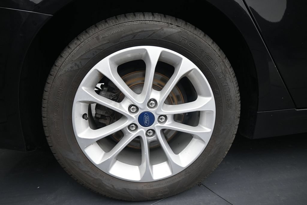 Used 2020 Ford Fusion SE FWD image 10