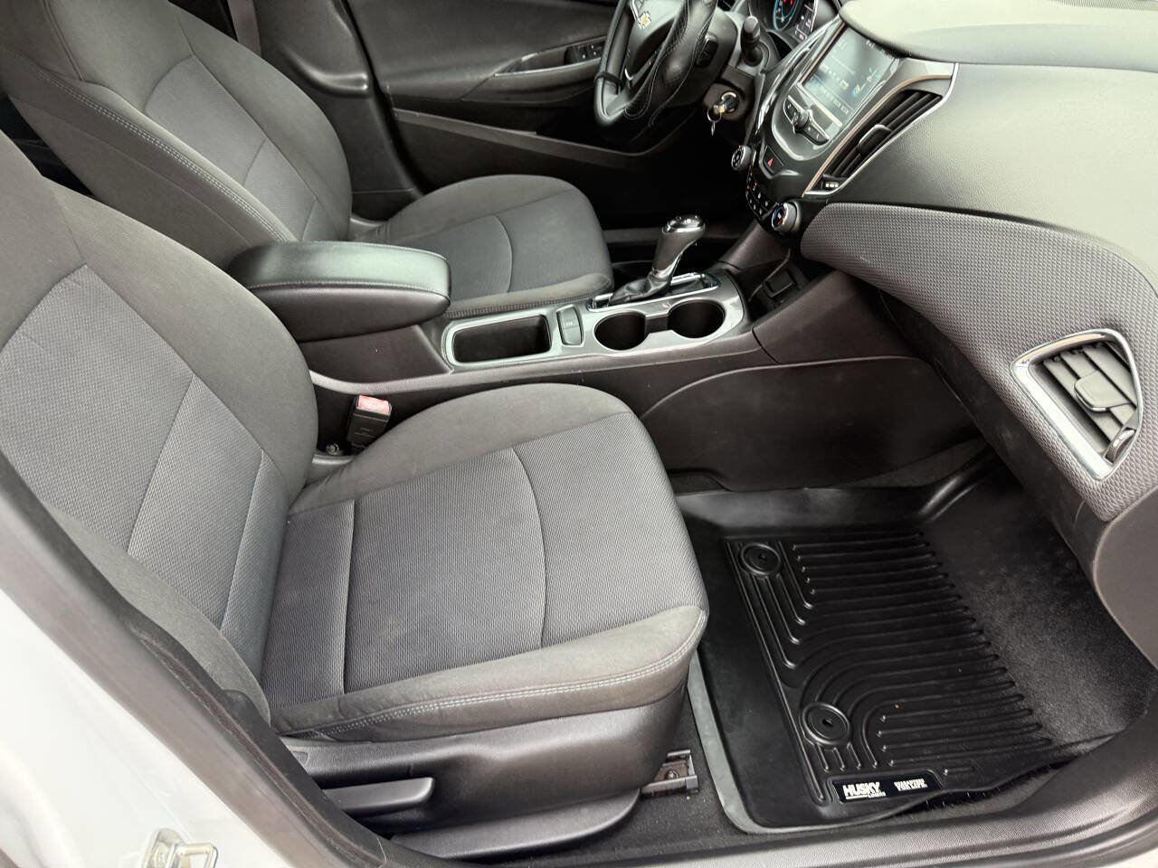 Used 2017 Chevrolet Cruze LT image 21