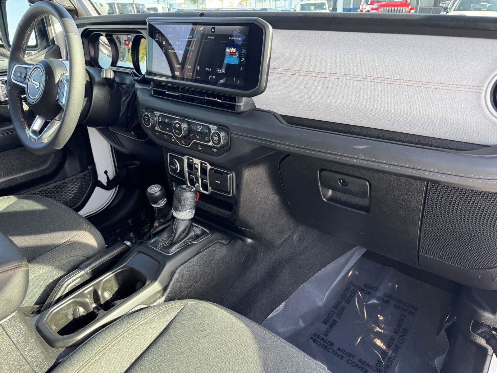 Certified 2025 Jeep Wrangler Sahara AWD/4WD image 8