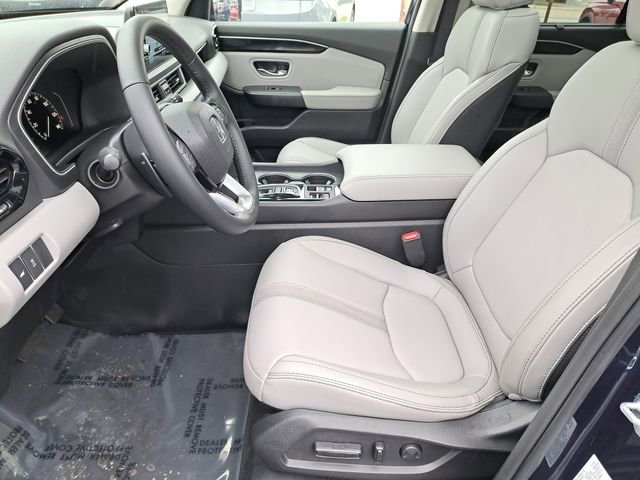 Certified 2025 Honda Pilot Touring image 17