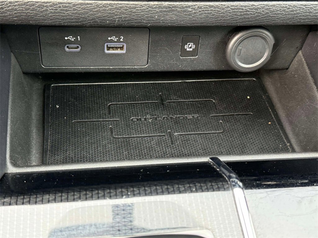 Used 2023 Mitsubishi Outlander AWD image 27