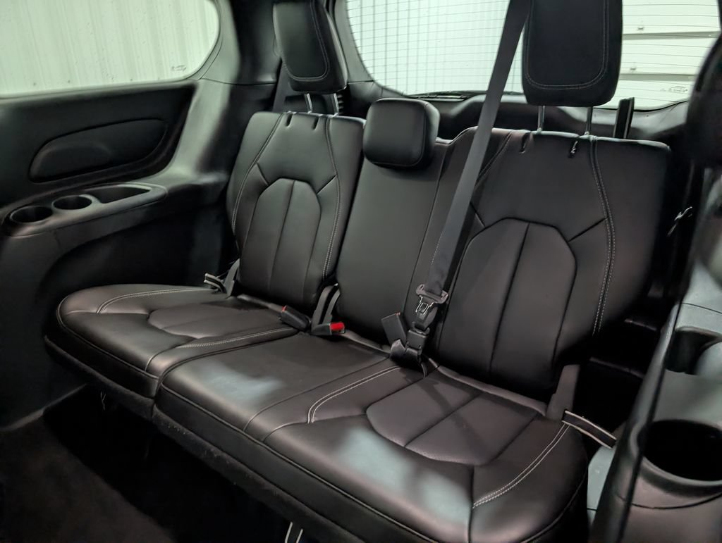 Used 2027 Chrysler Pacifica Select FWD image 9