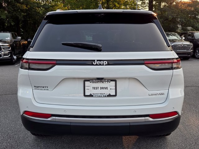New 2026 Jeep Grand Cherokee Limited w/ Luxury Tech Group II RWD image 7