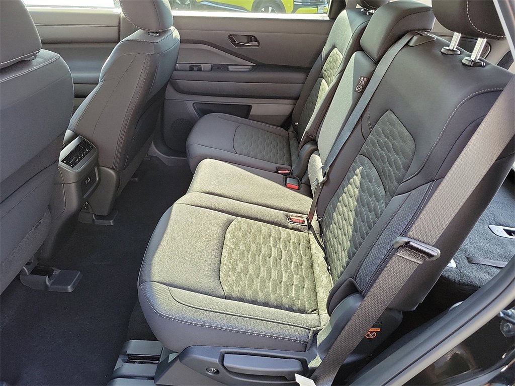 New 2025 Nissan Pathfinder SV image 12