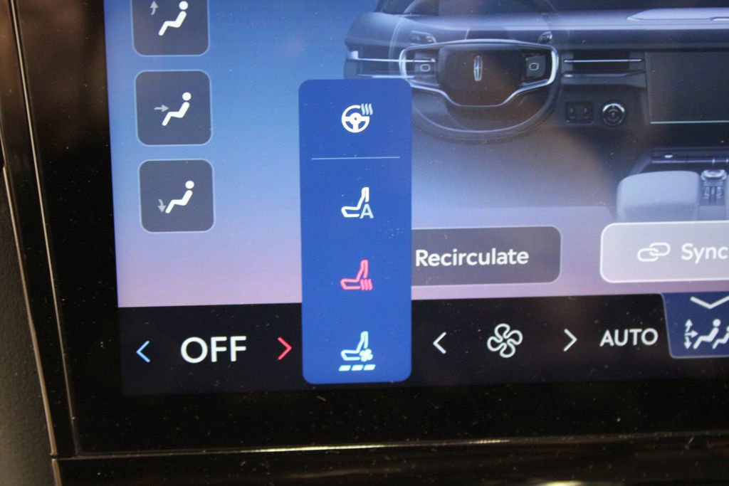 Used 2025 Lincoln Navigator Reserve image 35